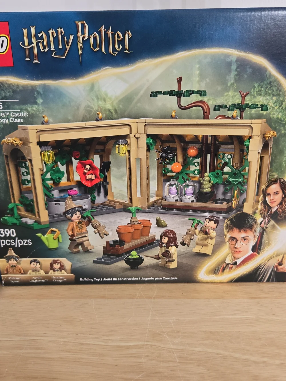 LEGO Harry Potter: Hogwarts Castle: Herbology Class (76445) & Draco Forest 30677